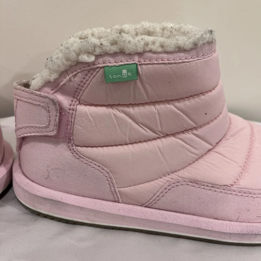 Sanuk Kids Girls' Lil Puffer Fashion Boot Fuzzy Chalk Pink Sz 6 Warm Slippers